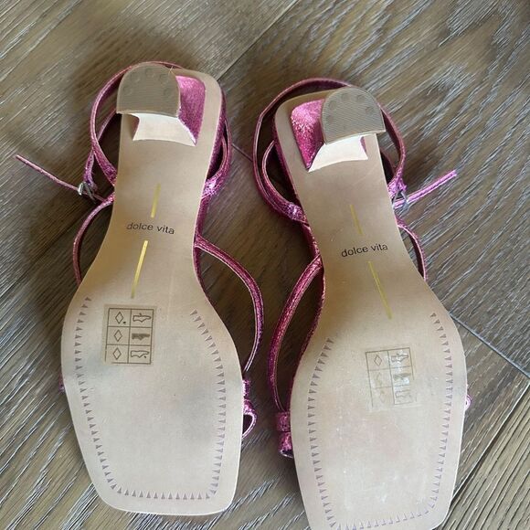 DOLCE VITA Baylor Square Toe Block Heel Thong Sandals In Magenta Crackle - Picture 12 of 13